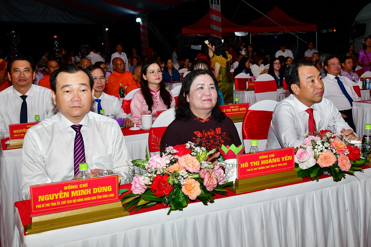 Lãnh đạo tỉnh và đại biểu tham dự Lễ hội.