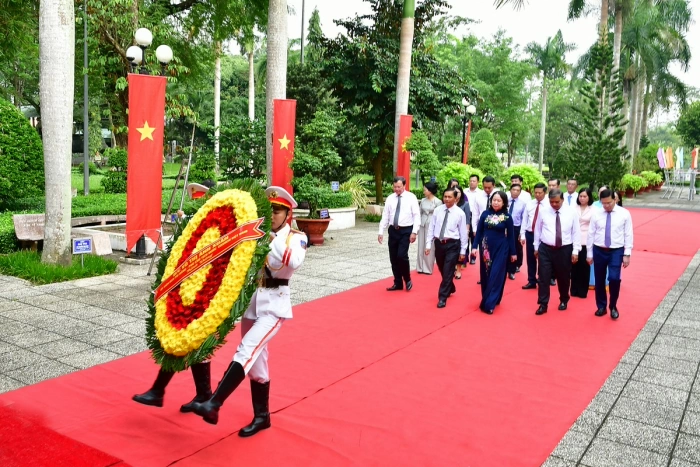 Phó Chủ tịch nước- Võ Thị Ánh Xuân viếng Đền thờ Chủ tịch Hồ Chí Minh