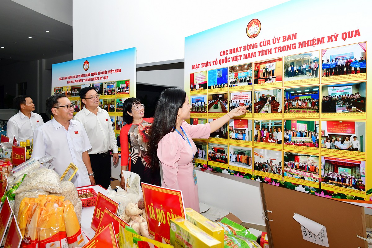 Thông qua hàng trăm bức ảnh được chọn lọc tại triển lãm là minh chứng sinh động cho các hoạt động của Ủy ban MTTQ Việt Nam tỉnh trong nhiệm kỳ qua.