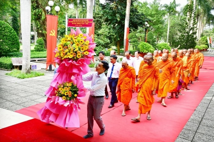Viếng Chủ tịch Hồ Chí Minh, Nghĩa trang liệt sĩ và Tháp tưởng niệm Cụ Maha Sơn Thông