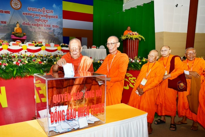 Quyên góp ủng hộ đồng bào khắc phục hậu quả do bão, lũ