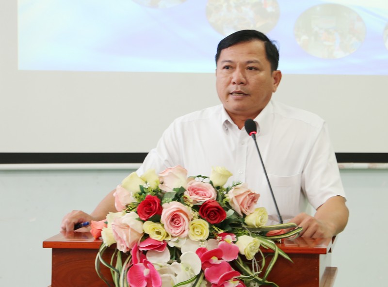 Ông Kim Phước Hậu- Giám đốc Trung tâm Dịch vụ việc làm Vĩnh Long phát biểu tại phiên giao dịch việc làm.

