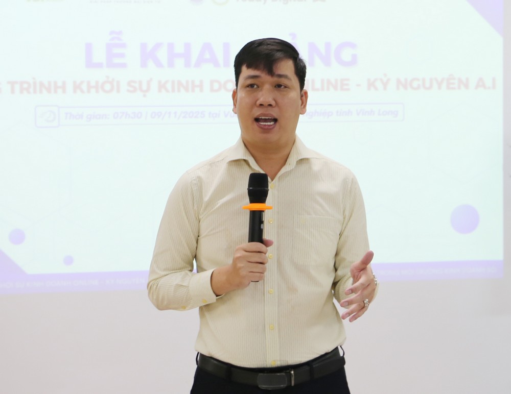 Ths Nguyễn Văn Vũ An- Giám đốc Trung tâm Đổi mới sáng tạo và Khởi nghiệp, kiêm Giám đốc Vườn ươm doanh nghiệp tỉnh Vĩnh Long phát biểu tại buổi khai giảng.
