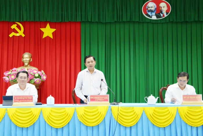 Trà Cú tiếp tục quan tâm công tác chuyển đổi số, cải cách thủ tục hành chính