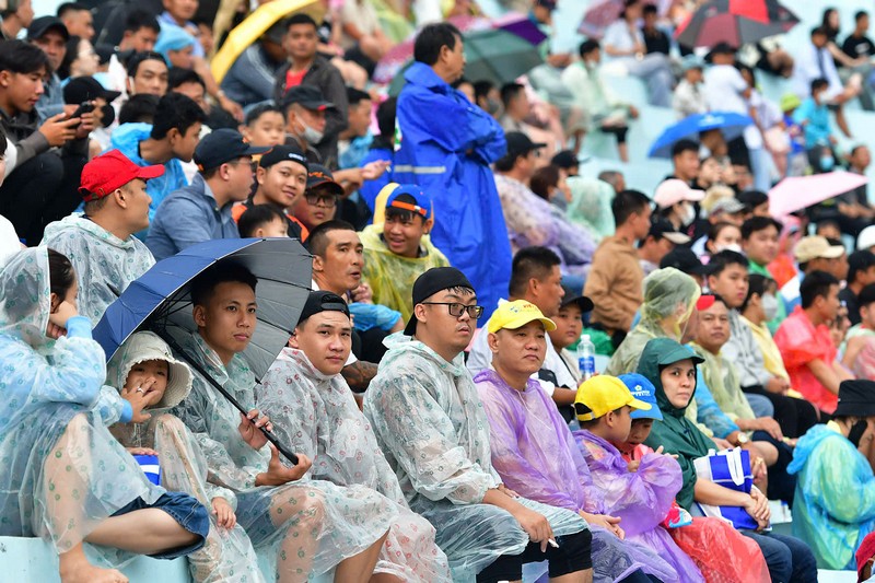 Giải đua thu hút đông đảo người hâm mộ đến xem và cổ vũ.

