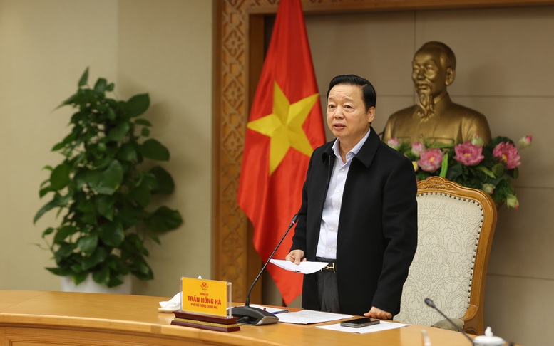 Phó Thủ tướng Trần Hồng Hà đề nghị phải dự báo với yêu cầu cao hơn, cung cấp thông tin dày đặc hơn cho từng giai đoạn: Trên biển, ven biển, khi bão đổ bộ, hoàn lưu vào đất liền và các hiện tượng mưa, lũ, lốc, sét sau bão - Ảnh: VGP/MInh Khôi

