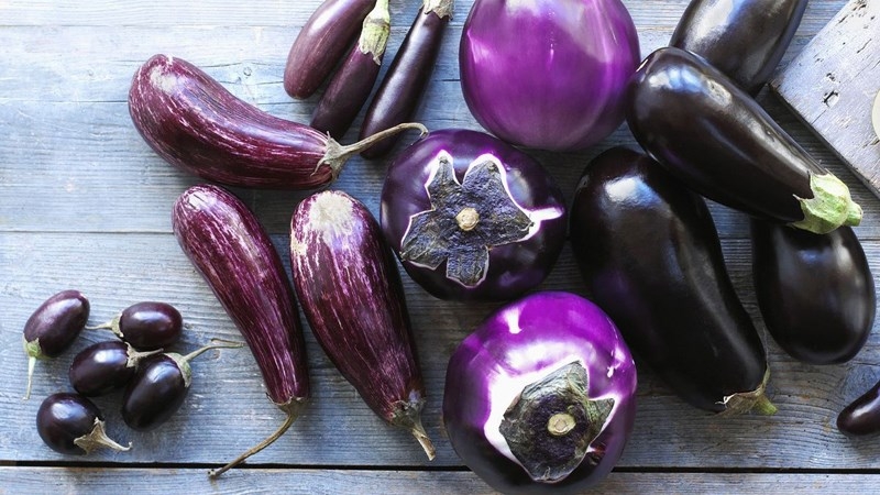 Cà tím là thực phẩm quen thuộc trong bữa ăn hàng ngày và được đánh giá cao nhờ chứa nhiều dưỡng chất có lợi