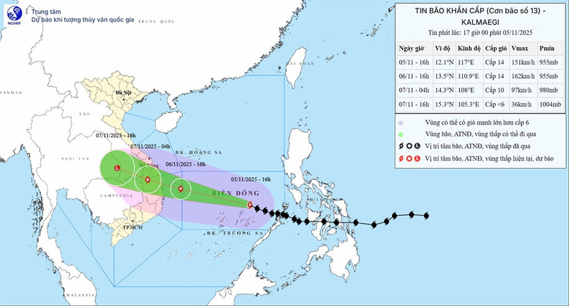 Bản đồ dự báo quỹ đạo và cường độ bão số 13 (Kalmaegi) lúc 17 giờ ngày 05/11.
