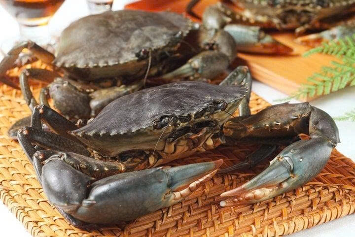 Cua có tính lạnh, cần được chế biến kỹ và bảo quản cẩn thận.
