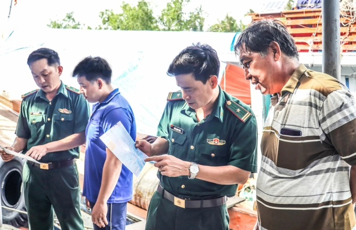 Đồn Biên phòng Hàm Luông: Đồng hành cùng ngư dân chống khai thác IUU