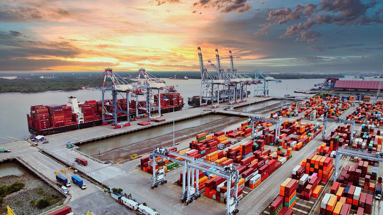 Việt Nam đã trở thành nền kinh tế lớn thứ 4 trong ASEAN, thứ 32 trên thế giới; thu nhập bình quân đầu người năm 2025 ước khoảng 5.000 USD/người/năm, gấp hơn 33 lần so với năm 1986.