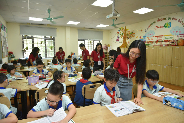 Tiết thực hành tại cơ sở trường học của sinh viên Trường đại học Sư phạm Hà Nội. (Ảnh: THẾ ĐẠI)
