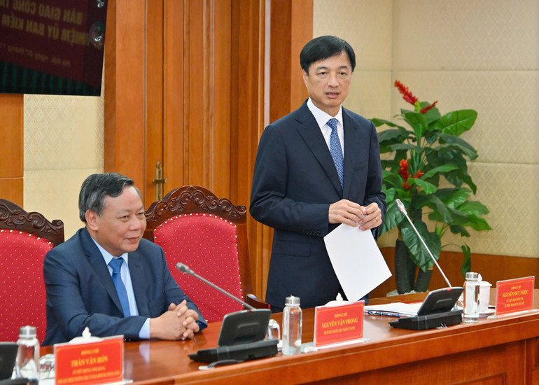 Đồng chí Nguyễn Duy Ngọc phát biểu tại hội nghị. (Ảnh: THỦY NGUYÊN)