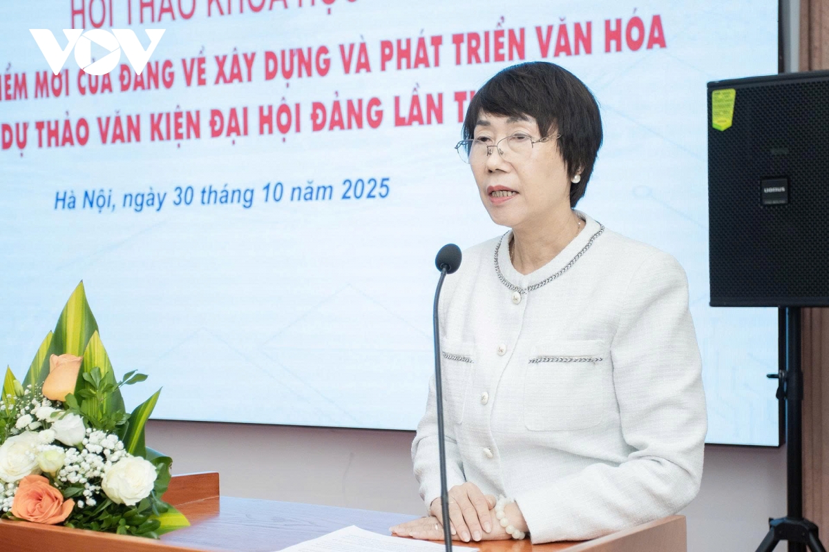 GS, TS Từ Thị Loan, nguyên Quyền Viện trưởng, Viện Văn hóa, Nghệ thuật quốc gia Việt Nam (nay là Viện Văn hoá, Nghệ thuật, Thể thao và Du lịch Việt Nam)