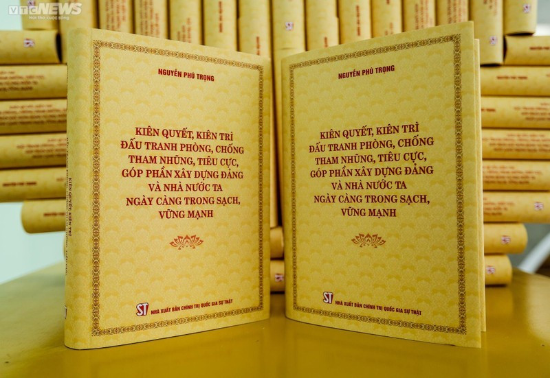 Cuốn sách Kiên quyết, kiên trì đấu tranh phòng, chống tham nhũng, tiêu cực, góp phần xây dựng Ðảng và Nhà nước ta ngày càng trong sạch, vững mạnh của cố Tổng Bí thư Nguyễn Phú Trọng.