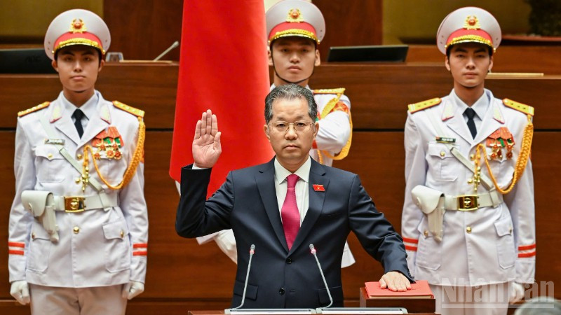 Chánh án Tòa án nhân dân tối cao Nguyễn Văn Quảng tuyên thệ nhậm chức. (Ảnh: DUY LINH)
