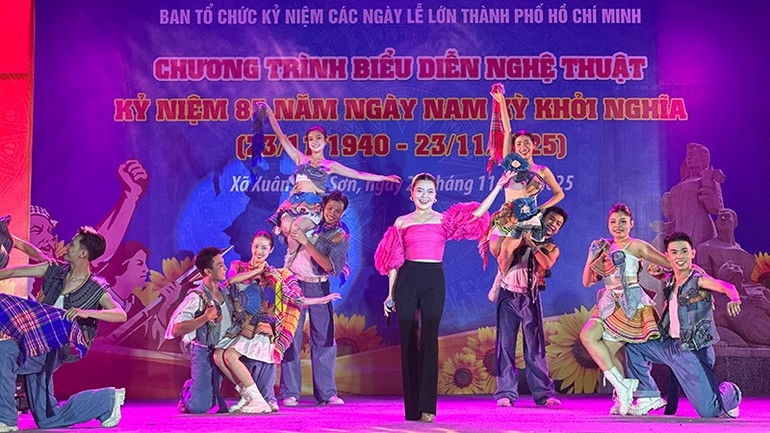 Ca sĩ Thanh Ngọc tham gia biểu diễn trong chương trình. (Ảnh: Ban Tổ chức)

