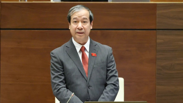 Bộ trưởng Giáo dục và Đào tạo Nguyễn Kim Sơn phát biểu giải trình, làm rõ một số nội dung đại biểu Quốc hội quan tâm. (Ảnh: DUY LINH)