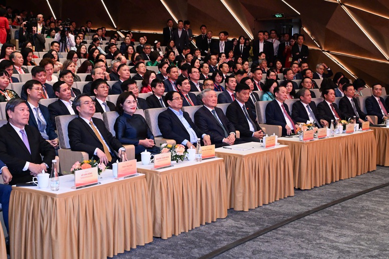 Thủ tướng Phạm Minh Chính và các đại biểu dự Đại hội thi đua yêu nước ngành Ngân hàng lần thứ IX (2025-2030) - Ảnh: VGP/Nhật Bắc- Ảnh: VGP/Nhật Bắc

