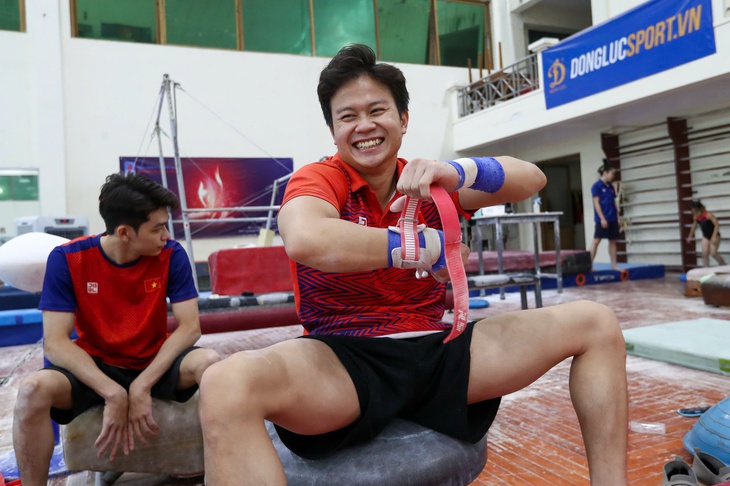 Các tuyển thủ thể dục dụng cụ Việt Nam kết thúc buổi tập vào gần trưa với những tiếng cười sảng khoái. Đến chiều, họ lại tiếp tục miệt mài tập luyện. Cho đến ngày lên đường sang Thái Lan (7-12), các VĐV sẽ duy trì tập luyện đều đặn ngày 2 buổi, không có ngày nghỉ. Mục tiêu của đội tuyển thể dục dụng cụ Việt Nam là giành 2-3 HCV ở SEA Games 33.