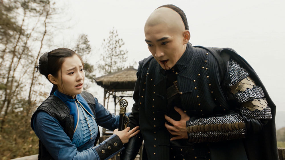 Những tập phim mới nhất của Lưu Công kỳ án tiếp tục đẩy kịch tính lên cao trào. Từ những âm mưu ám sát liên hoàn ở Đăng Châu, cái chết bí ẩn của nhân chứng, cho đến phiên triều đình- nơi Lưu Dung bị đẩy vào tình thế “đầu rơi máu chảy”, bộ phim đã khắc họa rõ nét vòng xoáy quan trường u ám, nơi công lý và quyền lực đối đầu vô cùng quyết liệt.