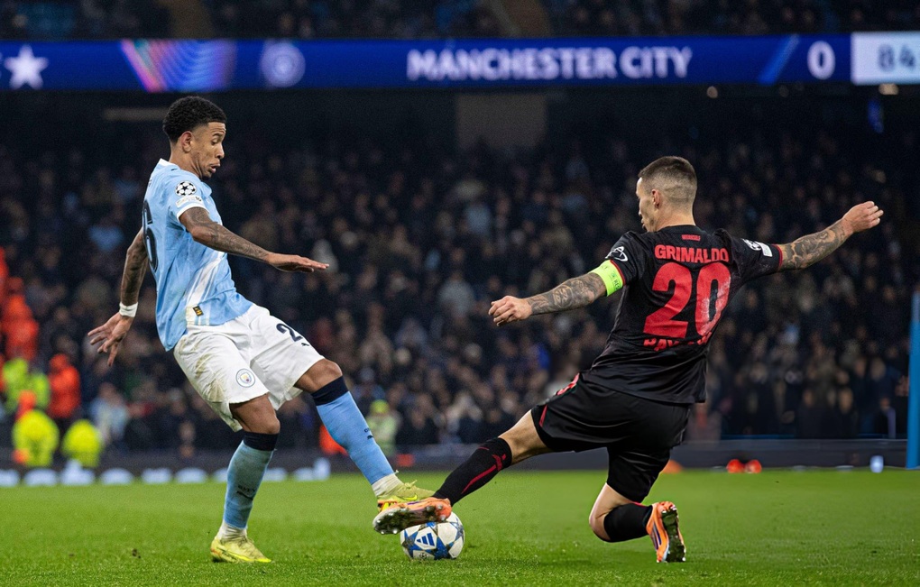 Man City chơi áp đảo nhưng không thể ghi bàn trong thời gian dài trước Leeds (Ảnh: Getty).