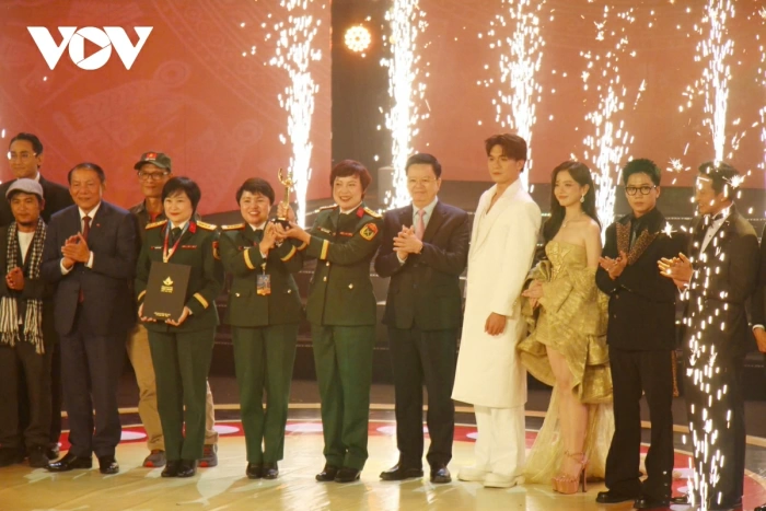 Mưa đỏ thắng giải Bông sen Vàng tại Liên hoan phim Việt Nam lần thứ 24