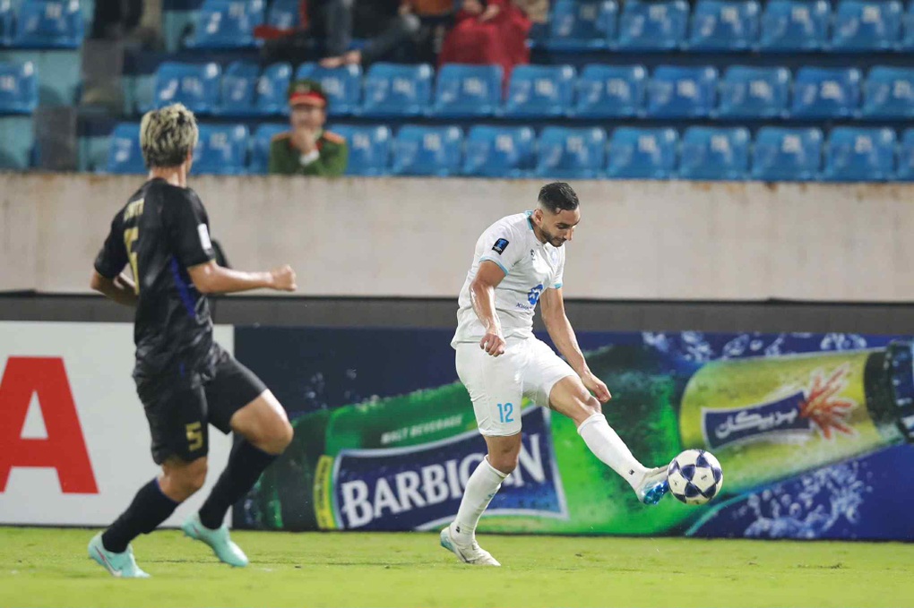 CLB Nam Định sử dụng đa số ngoại binh trong đội hình xuất phát (Ảnh: Lâm Anh).