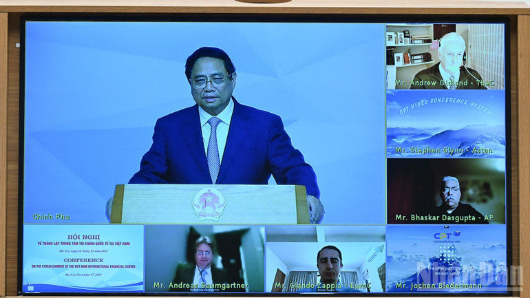 Hội nghị kết nối trực tuyến với một số chuyên gia tài chính quốc tế ở nước ngoài.