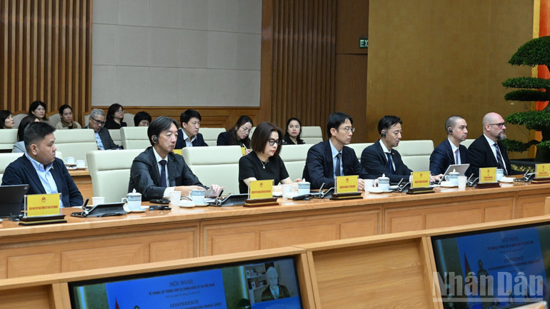 Các đại biểu trong nước và quốc tế tham dự hội nghị.