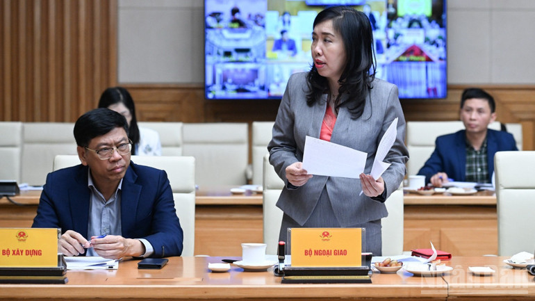 Lãnh đạo Bộ Ngoại giao phát biểu ý kiến tại phiên họp. (Ảnh: Trần Hải)