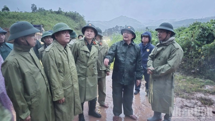 Phó Thủ tướng Hồ Quốc Dũng kiểm tra, chỉ đạo công tác khắc phục sạt lở đèo Khánh Lê, Khánh Hòa
