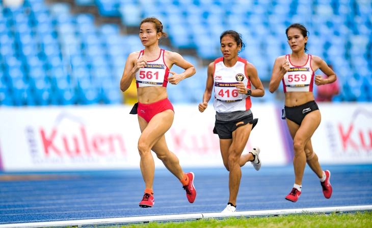 Thể thao Việt Nam thiếu những tài năng trẻ đặc biệt như Nguyễn Thị Oanh (bìa trái) - Ảnh: NAM TRẦN

