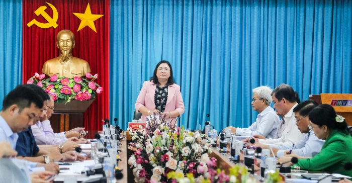 Phó Bí thư Thường trực Tỉnh ủy- Hồ Thị Hoàng Yến làm việc với Báo và phát thanh, truyền hình Vĩnh Long