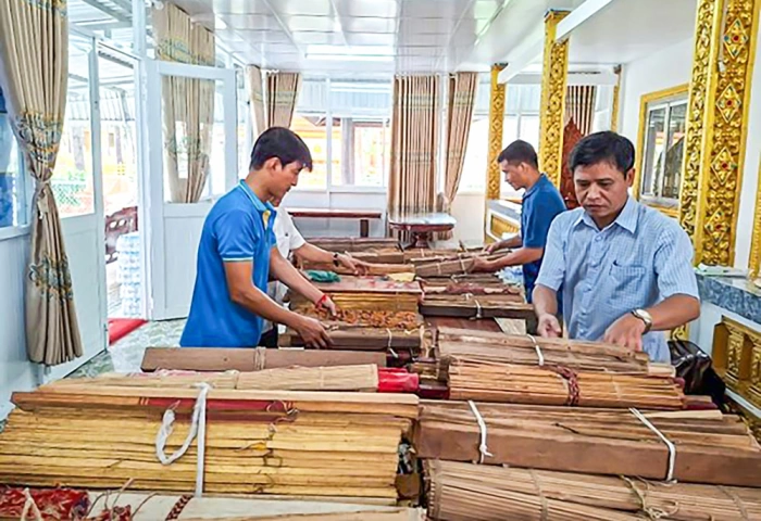 Bảo tồn tri thức cổ qua trang sách lá buông