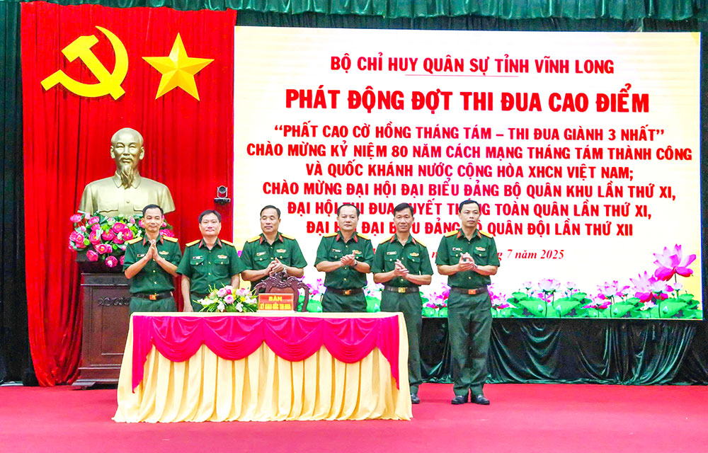 Bộ Chỉ huy Quân sự tỉnh phát động đợt thi đua cao điểm “Phất cao cờ hồng tháng Tám- Thi đua giành 3 nhất”.