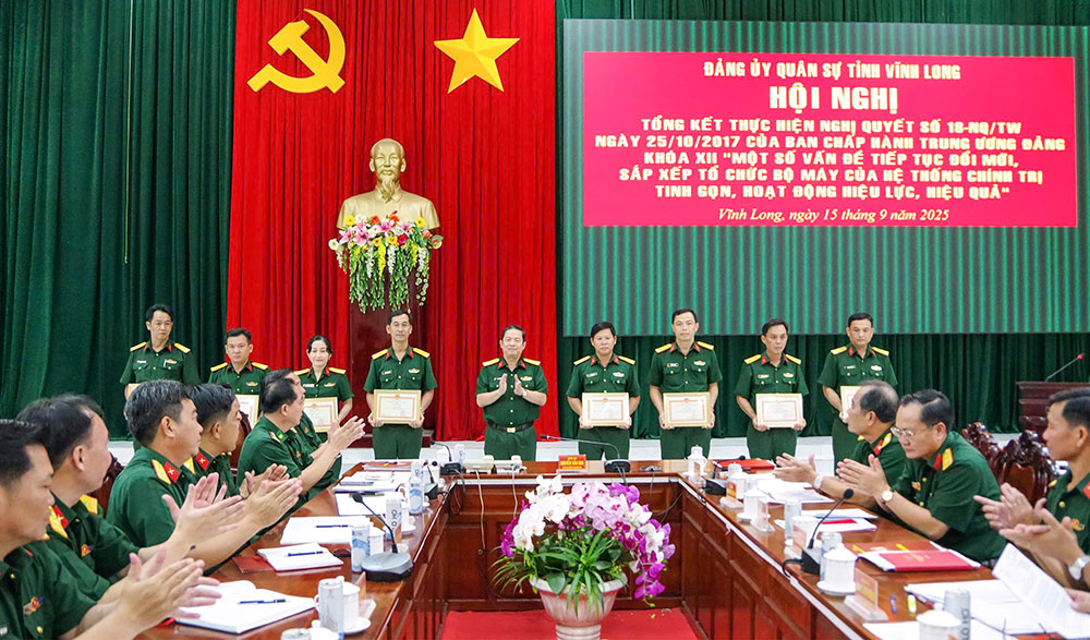 Bộ Chỉ huy Quân sự tỉnh tổng kết thực hiện Nghị quyết số 18-NQ/TW của BCH Trung ương Đảng khóa XII “Một số vấn đề tiếp tục đổi mới, sắp xếp tổ chức bộ máy của hệ thống chính trị tinh gọn, hoạt động hiệu lực, hiệu quả”.