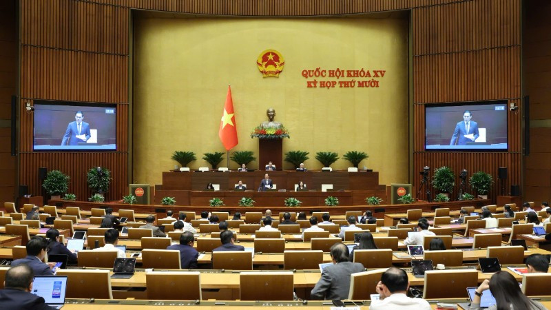 Quốc hội thảo luận ở hội trường về dự án Luật Thương mại điện tử. (Ảnh: DUY LINH)