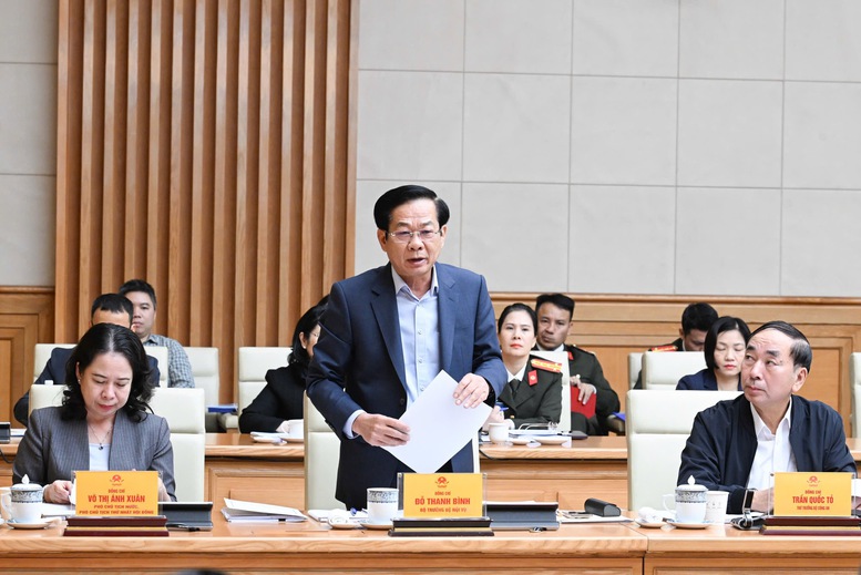 Bộ trưởng Bộ Nội vụ Đỗ Thanh Bình báo cáo tại Phiên họp - Ảnh: VGP/Nhật Bắc