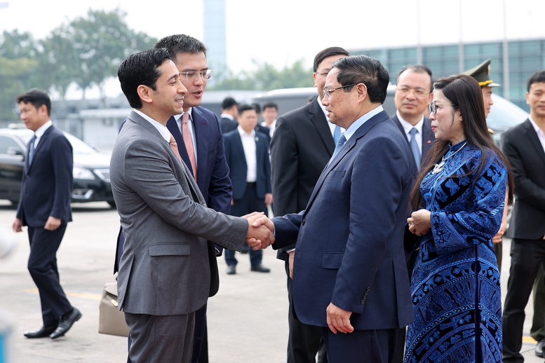 Đại biện Đại sứ quán Kuwait tại Việt Nam Mohammad AlSheetan tiễn đoàn - Ảnh: VGP/Nhật Bắc