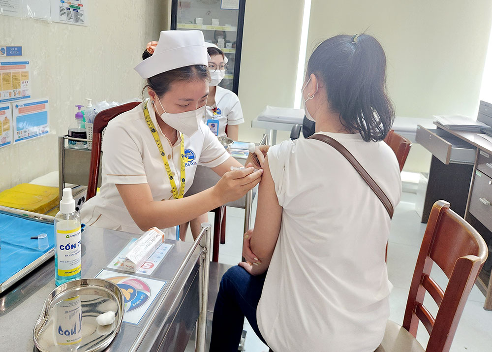 Viêm não mô cầu có thể phòng bằng vaccine nên người dân cũng cần lưu ý đến việc tiêm phòng đầy đủ để bảo vệ tính mạng chính mình và người thân.