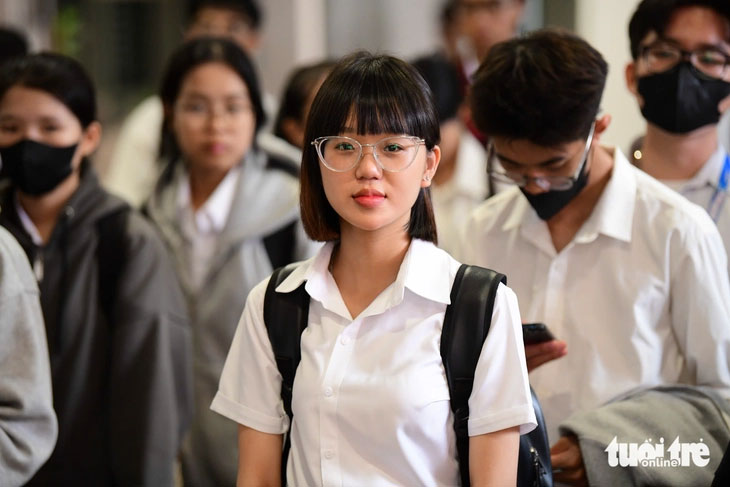 Tân sinh viên tới dự lễ trao học bổng Tiếp sức đến trường ngày 11/11 tại TP.HCM - Ảnh: QUANG ĐỊNH