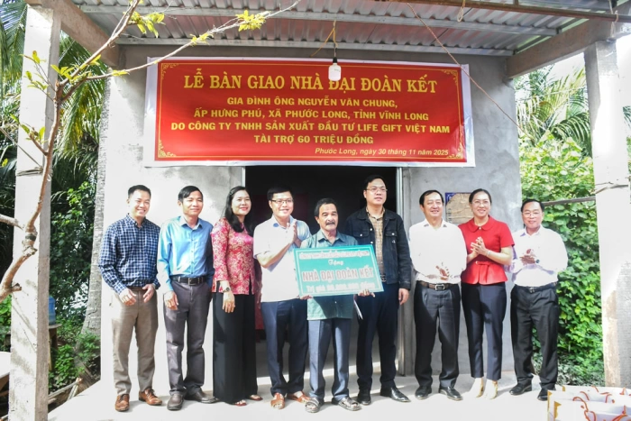 Phước Long bàn giao 2 căn nhà đại đoàn kết