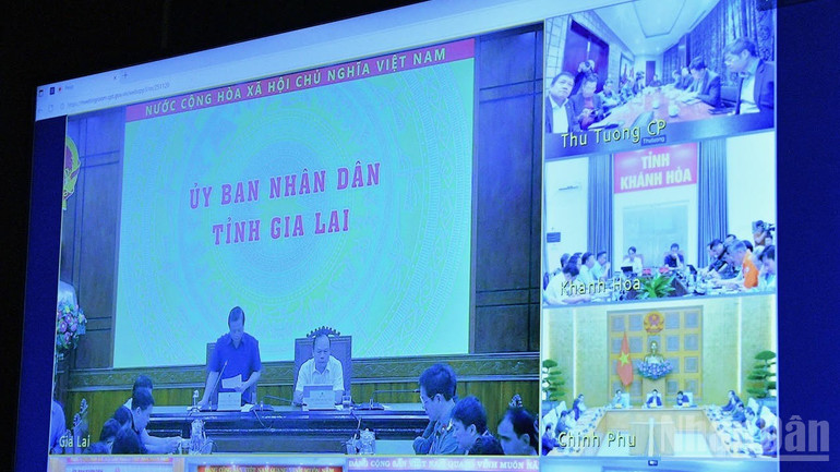 Cuộc họp diễn ra theo hình thức trực tuyến tới các điểm cầu.