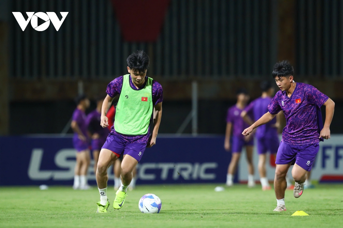 U17  Việt Nam hào hứng khởi động trước màn đọ sức với U17 Quần đảo Bắc Mariana bảng C vòng loại giải U17 châu Á 2026 (Ảnh: Như Đạt)
