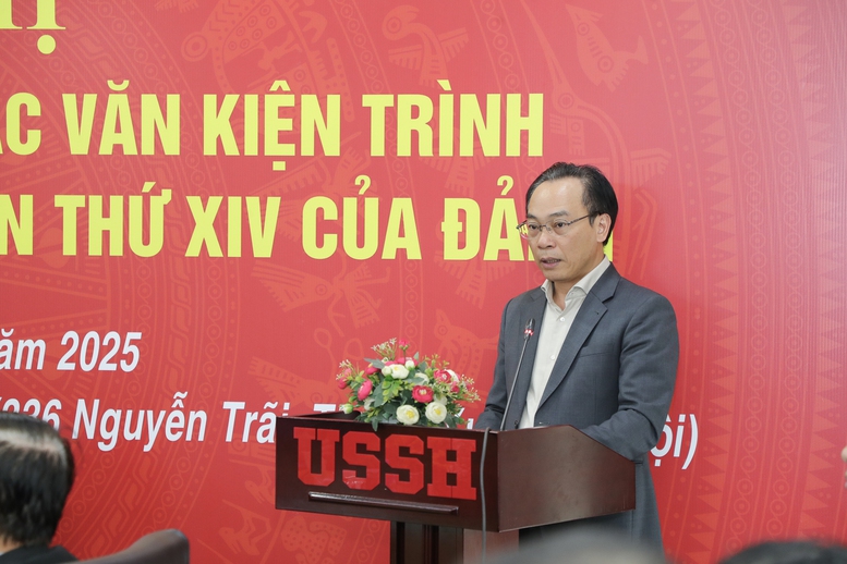 PGS.TS Hoàng Minh Sơn khẳng định giáo dục, khoa học và đổi mới sáng tạo là trung tâm của mô hình tăng trưởng mới - Ảnh: VGP/Thu Trang