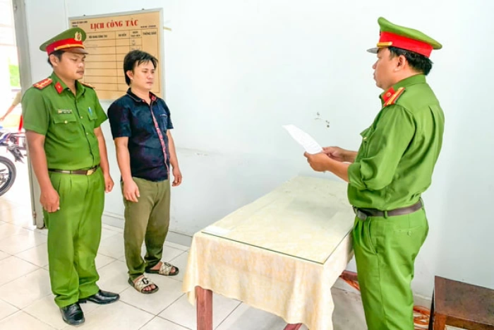 Khởi tố, bắt tạm giam đối tượng cướp giật tài sản