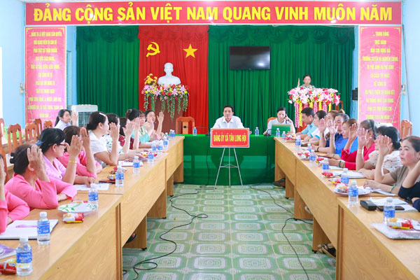 Tân Long Hội kiện toàn bộ máy, xây dựng Đảng bộ và hệ thống chính trị xã trong sạch, vững mạnh, toàn diện.

