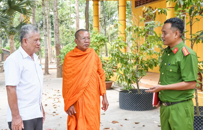 Phát huy vai trò của chức sắc tôn giáo, người có uy tín ở cơ sở