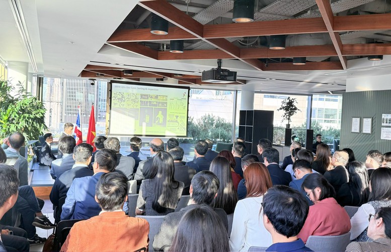 Sự kiện thu hút khoảng 100 đại biểu là các chuyên gia, nhà khoa học, doanh nhân và kỹ sư người Việt đang làm việc tại các trường đại học, viện nghiên cứu, tập đoàn công nghệ hàng đầu của Anh và Bắc Ireland - Ảnh: VGP/Thu Sa